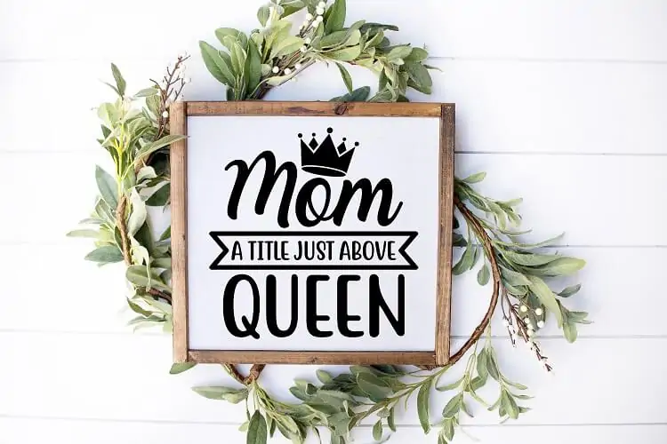 mother's day wood sign project made with cricut vinyl to sell on etsy