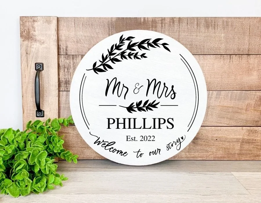 beautiful Cricut wedding gift idea - Mr. and Mrs. sign