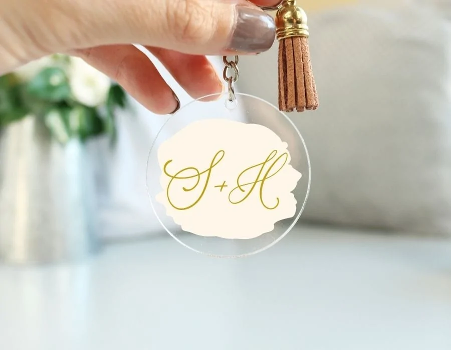 super trendy Cricut wedding gift idea - keychain with initials